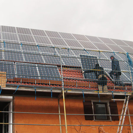 Umbau eines alten Bauernhauses in Gechingen (Monate von Solarzellen auf Scheunendach)